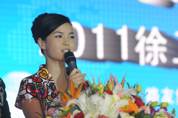 河南著(zhù)名主持人陳琨主持路友公司展會(huì )