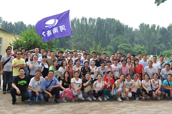 徐工總代理河南路友機械活動(dòng)人員合影