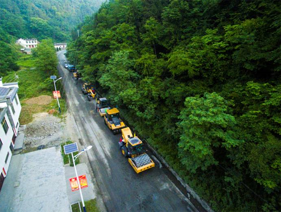 徐工成套機械助力安康省道部分路段建設