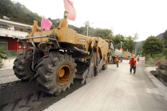 徐工成套道路機械助力安康省道部分路段建設