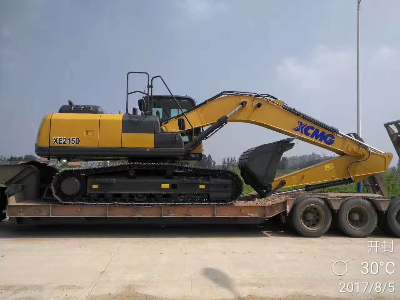 徐工XE215D挖掘機交車(chē)