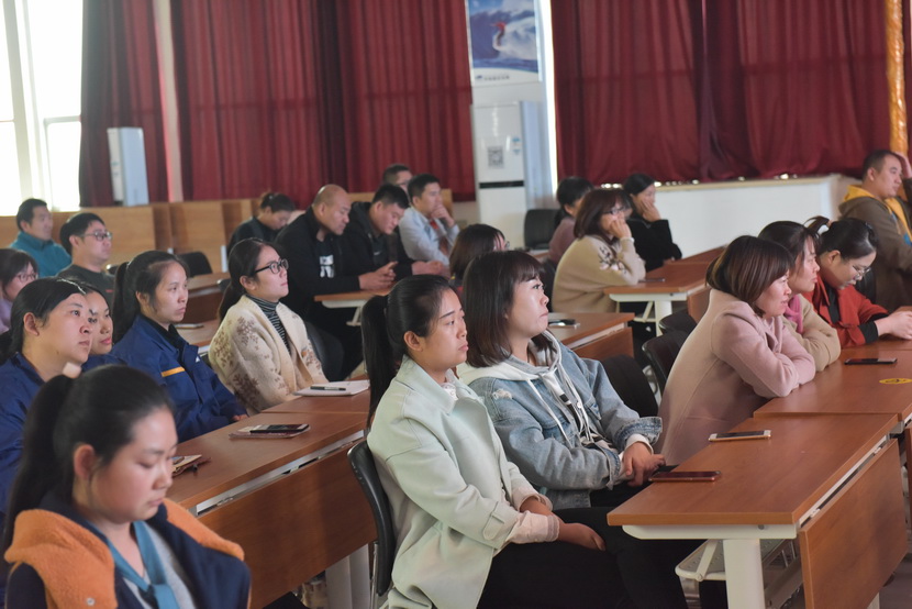 河南路友機械公司各個(gè)部門(mén)人員積極參加