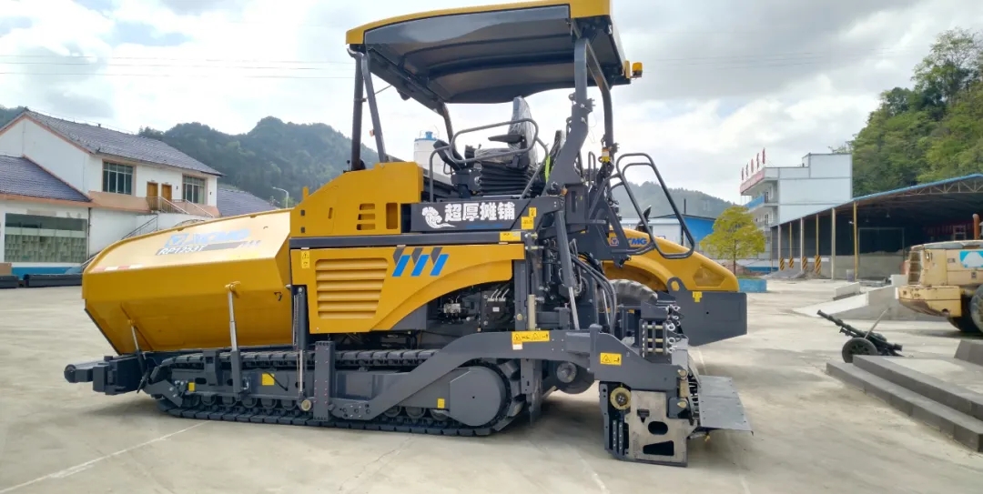 RP1253T攤鋪機攜手成套道路機械助力貴州高速建設