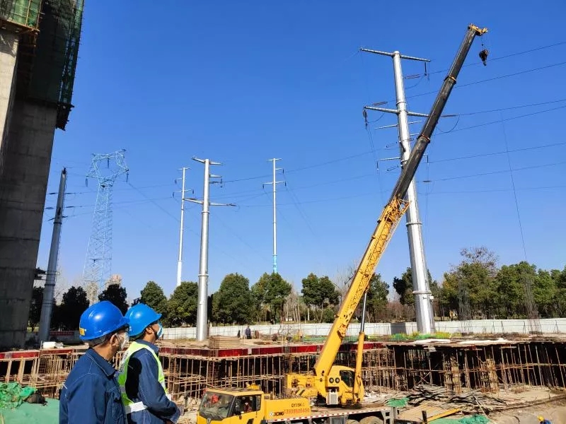 徐工吊車(chē)保障漯河供電公司施工安全和輸電線(xiàn)路安全運行