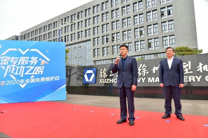 徐工起重機械事業(yè)部黨委副書(shū)記林海宣布發(fā)車(chē)
