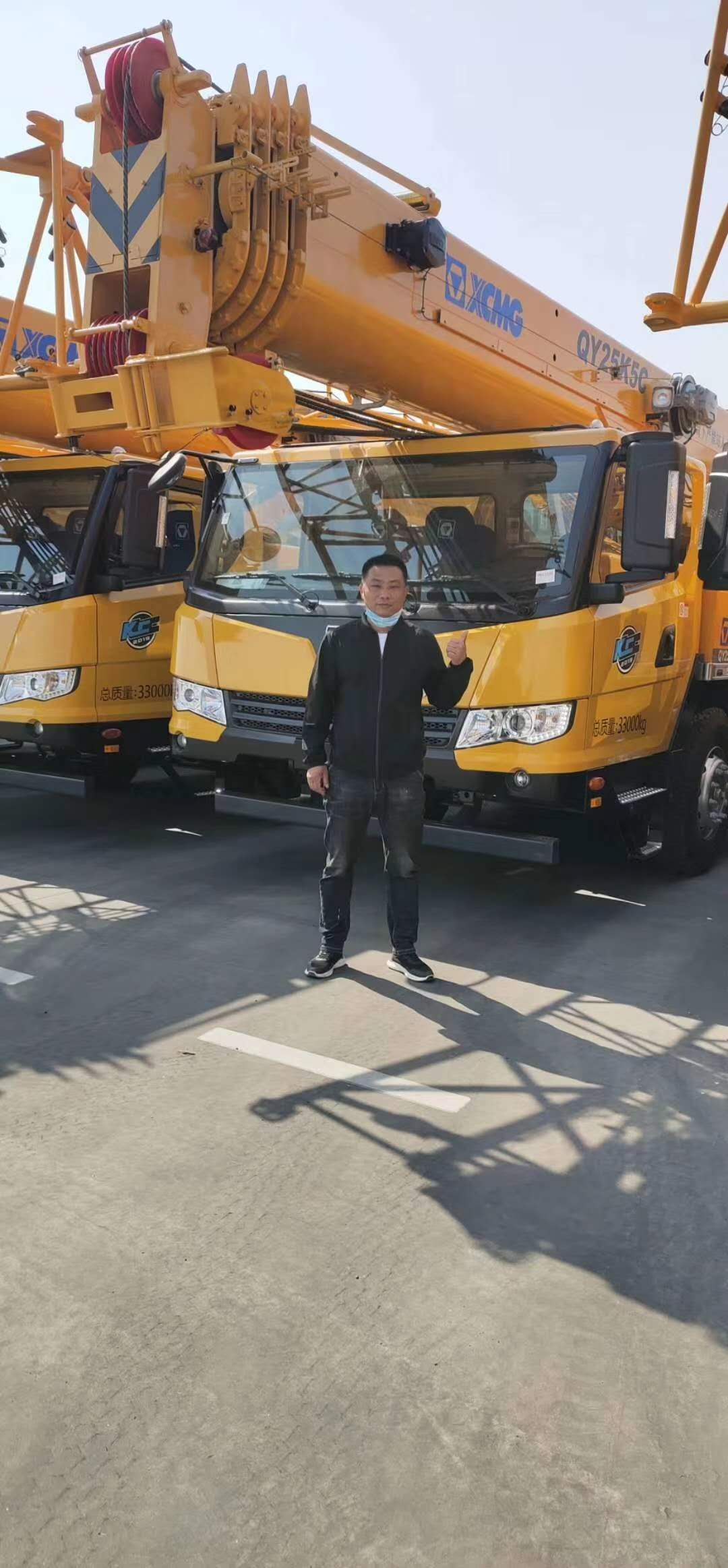 漯河市舞陽(yáng)縣王總喜提徐工QY25K5C起重機一臺