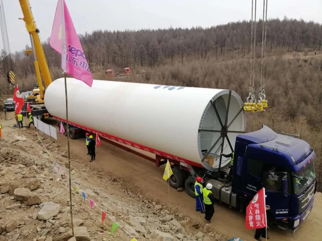 徐工起重首裝首吊團隊在2019年合力保障完成包括全球最高140米陸上風(fēng)電安裝