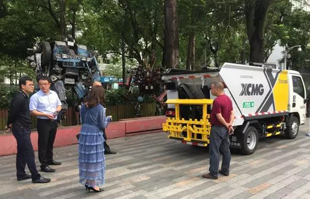 徐工自裝卸式垃圾車(chē)