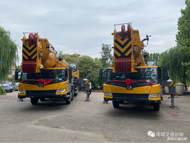 兩輛徐工XCT110重型吊車(chē)落戶(hù)許昌市運輸公司 兩輛徐工XCT110重型吊車(chē)落戶(hù)許昌市運輸公司