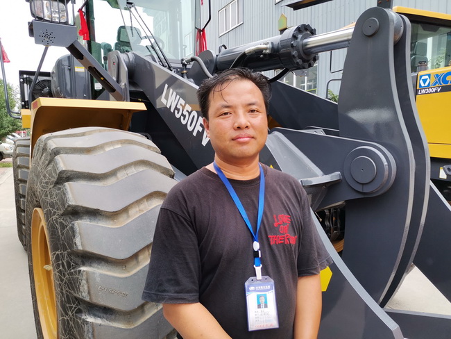 河南路友徐工裝載機銷(xiāo)售董經(jīng)理