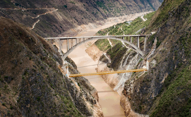 徐工起重機助力大瑞鐵路瀾滄江大橋連續梁澆筑完成 徐工起重機助力大瑞鐵路瀾滄江大橋連續梁澆筑完成