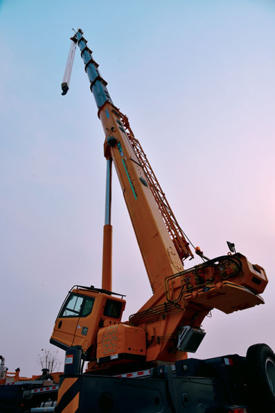 徐工XCT75L6汽車(chē)起重機領(lǐng)先行業(yè)10%