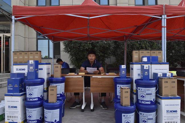 徐工原廠(chǎng)配件展示區