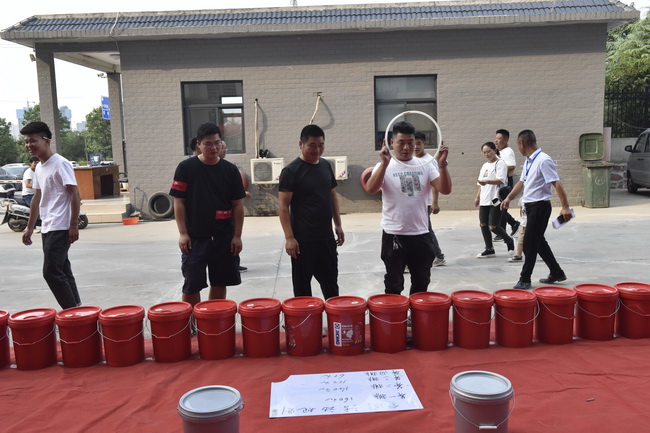徐工挖機雙節訂貨會(huì )套圈游戲
