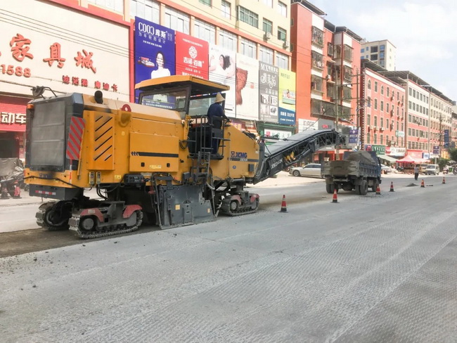 徐工XM200K銑刨機在泉州市政養護工程