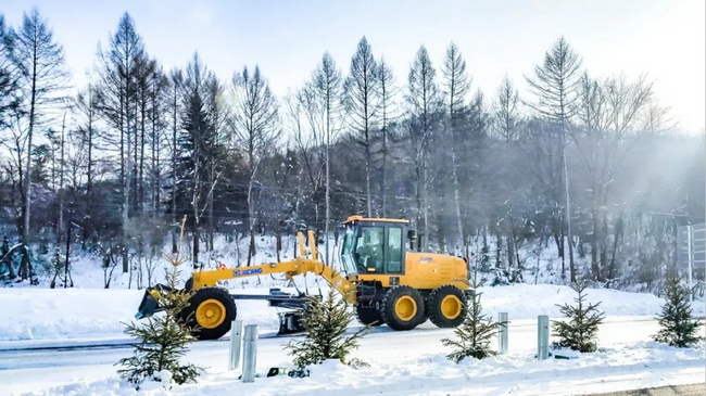 徐工還專(zhuān)為高效除雪打造的專(zhuān)用除雪輔具