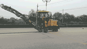 徐工XM503K銑刨機助力河南南陽(yáng)234國道路面開(kāi)槽