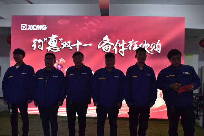 徐工挖機鄭州區域服務(wù)人員現場(chǎng)宣誓