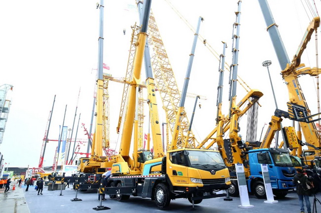 徐工XCT25EV混合動(dòng)力汽車(chē)起重機