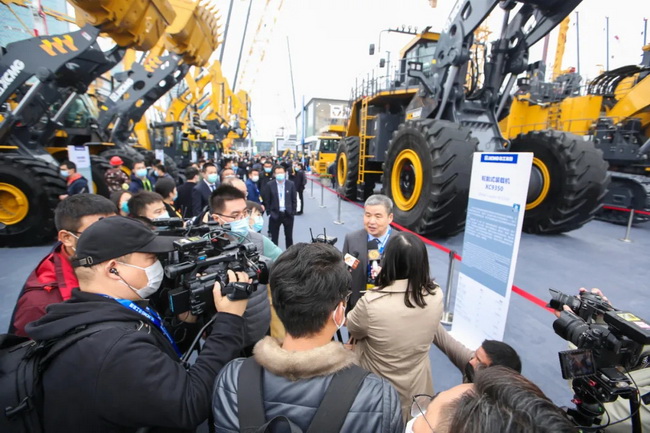 徐工XC9350適用于大型露天礦開(kāi)采、礦卡裝卸、短距離運輸等工況