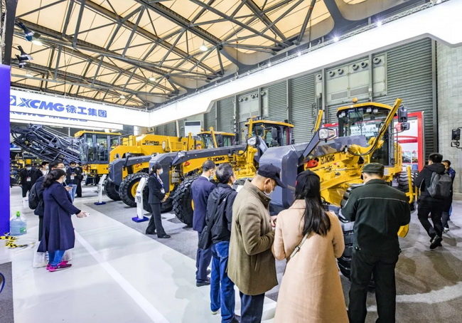 徐工五系列平地機寶馬展引行業(yè)矚目 徐工五系列平地機寶馬展引行業(yè)矚目