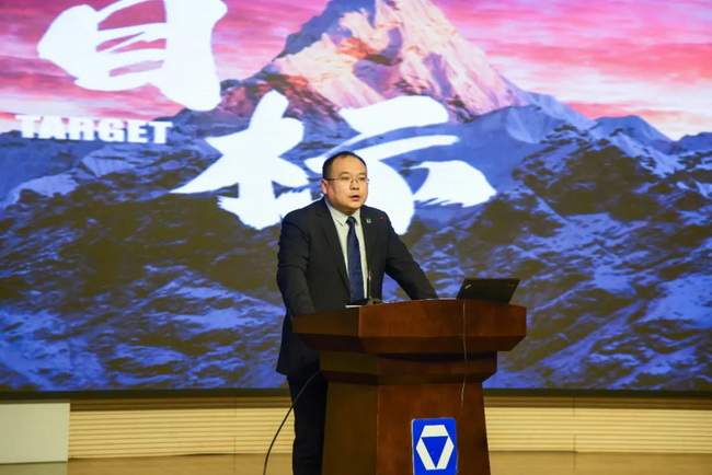 徐工鏟運機械事業(yè)部副總經(jīng)理劉鵬作營(yíng)銷(xiāo)工作報告