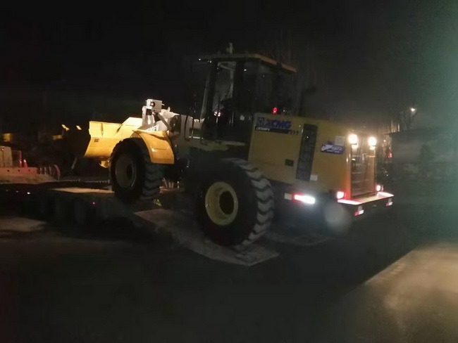 徐工LW500FV裝載機深夜交車(chē)