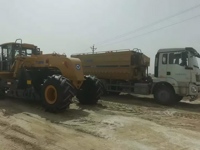 徐工冷再生與粉料撒布車(chē)助力安陽(yáng)湯陰機場(chǎng)建設