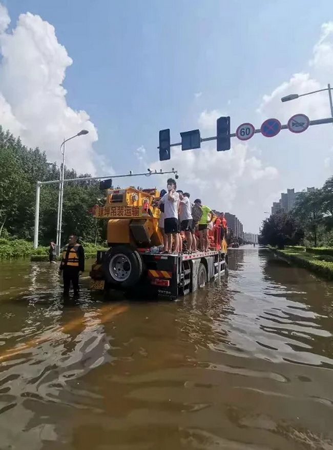 徐工XCT8l4吊車(chē)