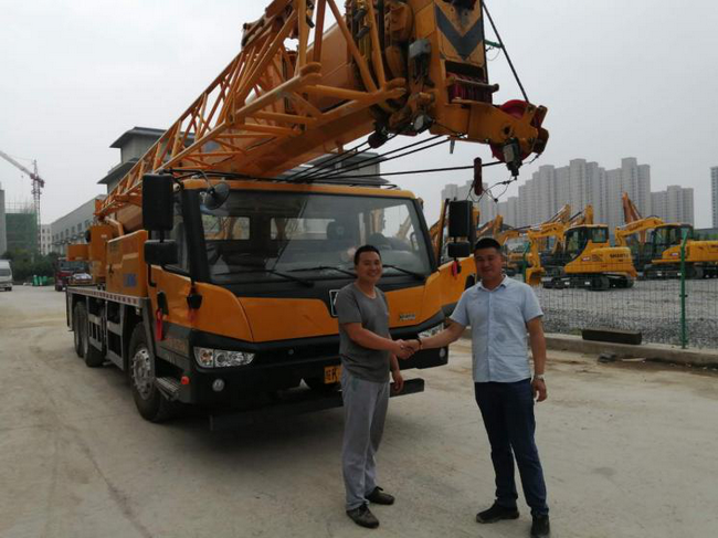 為信陽(yáng)市徐工起重機老板王符喜修好車(chē)