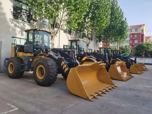 南陽(yáng)李總喜提4臺徐工裝載機