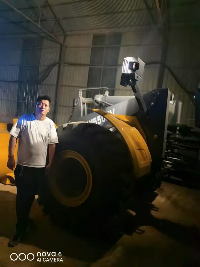南陽(yáng)賈老板喜提徐工550FV裝載機