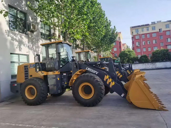 南陽(yáng)李總喜提4臺徐工裝載機