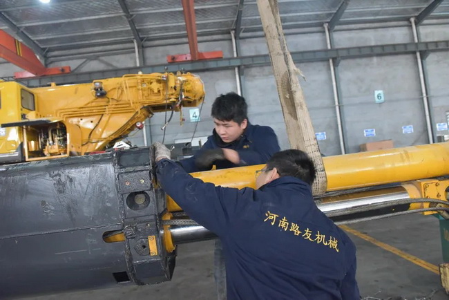 河南路友機械徐工起重機服務(wù)團隊