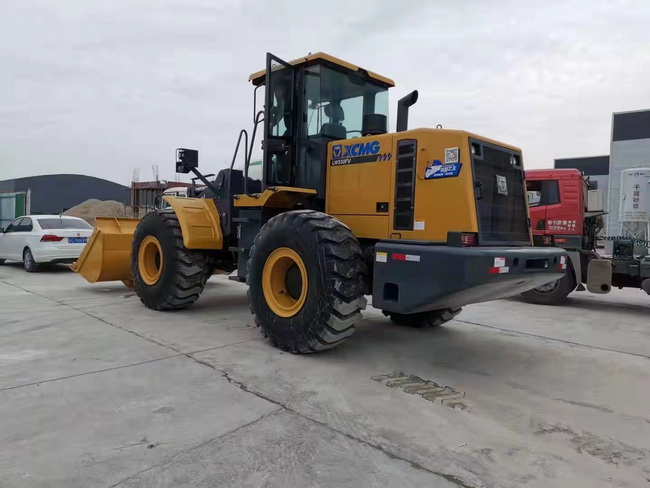 恭喜徐工LW550FV裝載機交付南陽(yáng)客戶(hù)