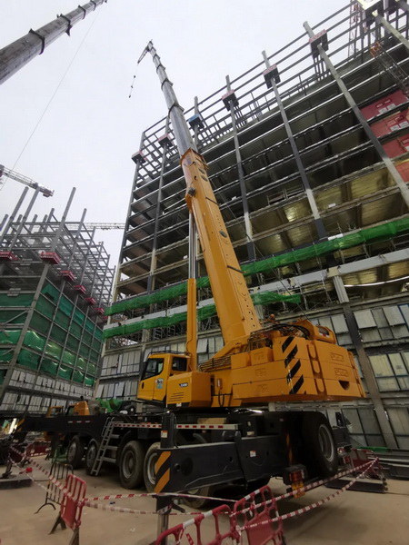 徐工百?lài)嵓塜CA300全地面起重機