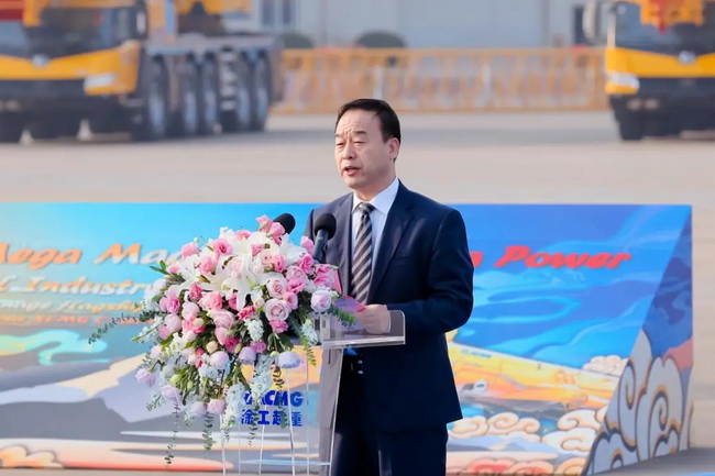 徐工機械副總裁、起重機械事業(yè)部總經(jīng)理孫建忠致歡迎詞