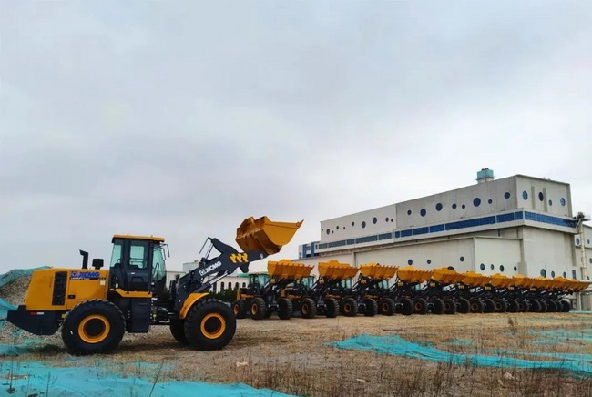 徐工20臺5噸級裝載機批量交付東部沿海某城市環(huán)衛系統