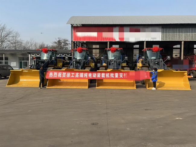 徐工XC968-EV電動(dòng)裝載機批量交付三晉大地某鋼鐵企業(yè)