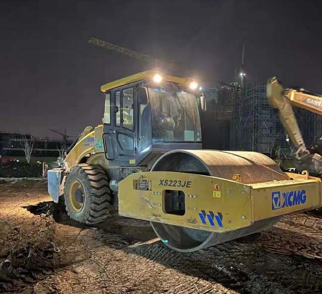 徐工壓路機XS203J援建江蘇省無(wú)錫市方艙醫院建設 徐工壓路機XS203J援建江蘇省無(wú)錫市方艙醫院建設