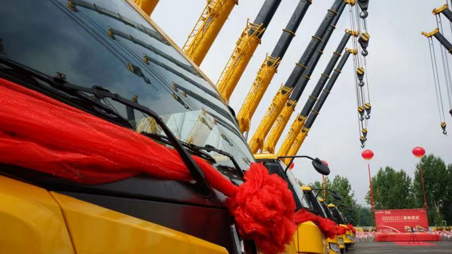 20臺徐工起重機批量交付華楊國際建設有限公司