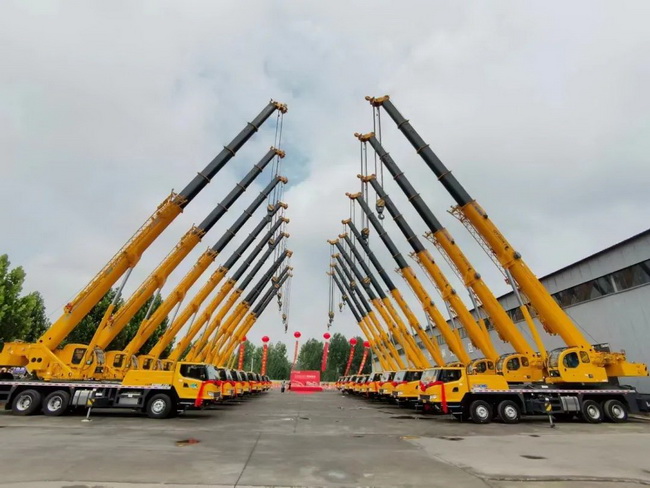 20臺徐工起重機批量交付華楊國際建設有限公司
