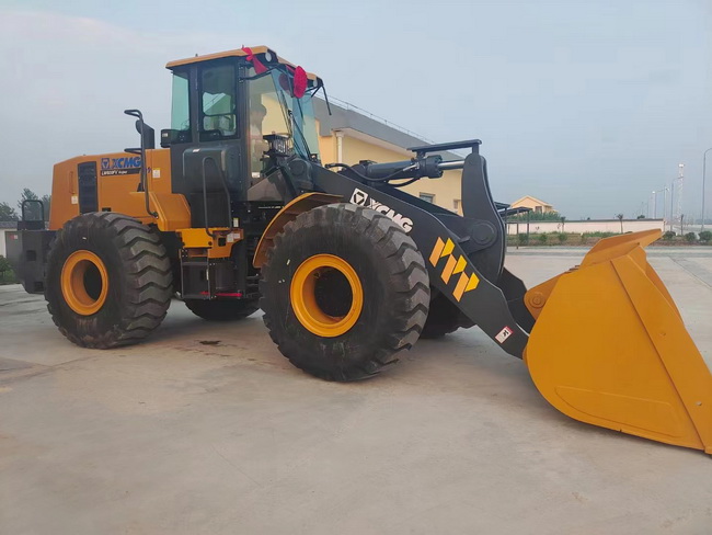徐工LW600FV Super交付南陽(yáng)客戶(hù)使用