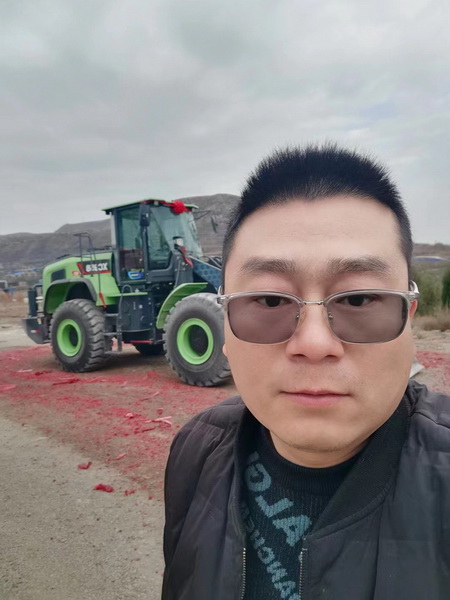 徐工XC958-EV純電動(dòng)裝載機成功交付河南某港口企業(yè) 徐工XC958-EV純電動(dòng)裝載機成功交付河南某港口企業(yè)