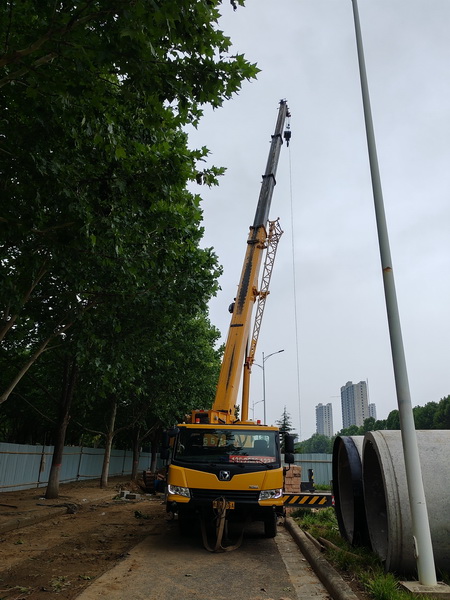 徐工25噸起重機助力滎陽(yáng)市城市民生建設工程